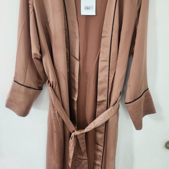 BNWT - H&M silk affect bathrobe full length - Picture 3 of 3